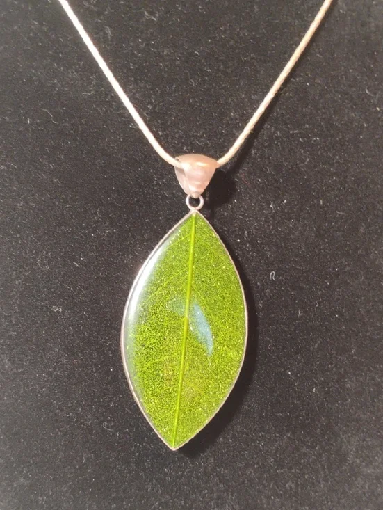 925 Sterling Silver Leaf Pendant On Chain W/Matching 925 Sterling Earrings - Picture 7 of 9